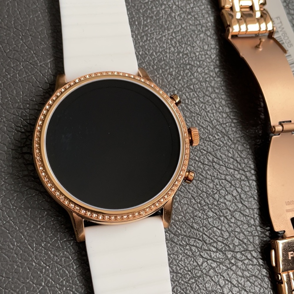 Rose Gold Fossil Smart Watch 🌹